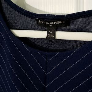 Banana Republic Navy cropped, stripped top (XL)